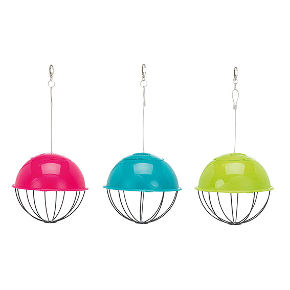 Farbenfroher Futterball / Salatspender in drei Farben