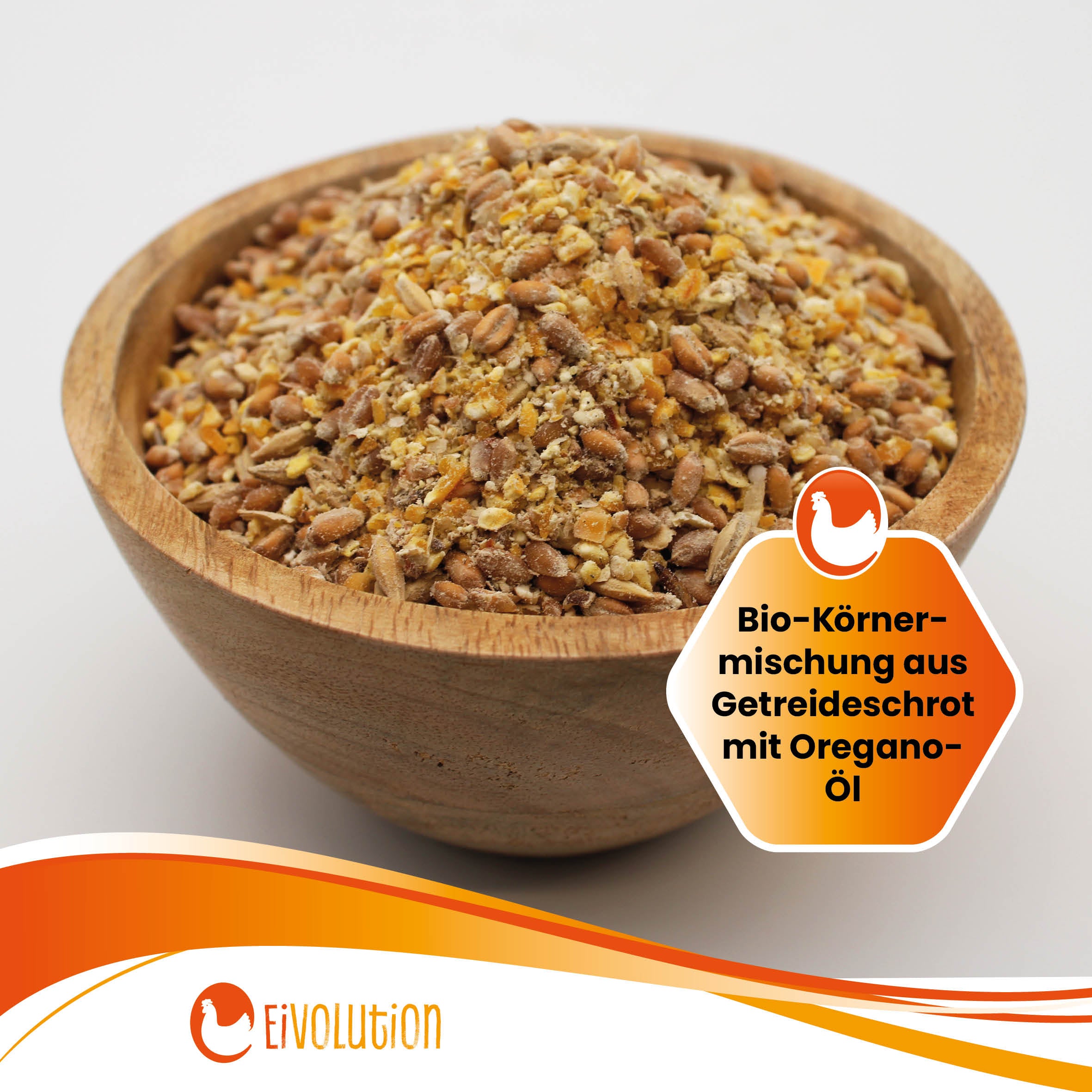 Holzschale mit Eivolution Bio-Körnermischung aus Getreideschrot mit Oregano-Öl.