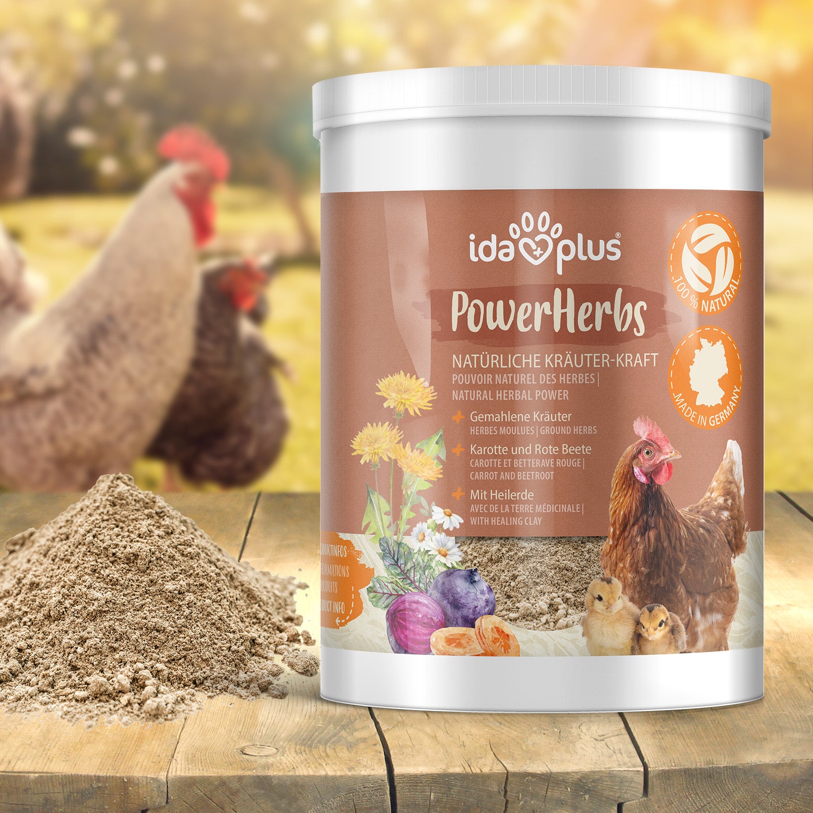 Power Herbs IdaPlus, 500 g – Mischung aus 19 wertvollen Kräutern, mit Hühner auf dem Holztisch