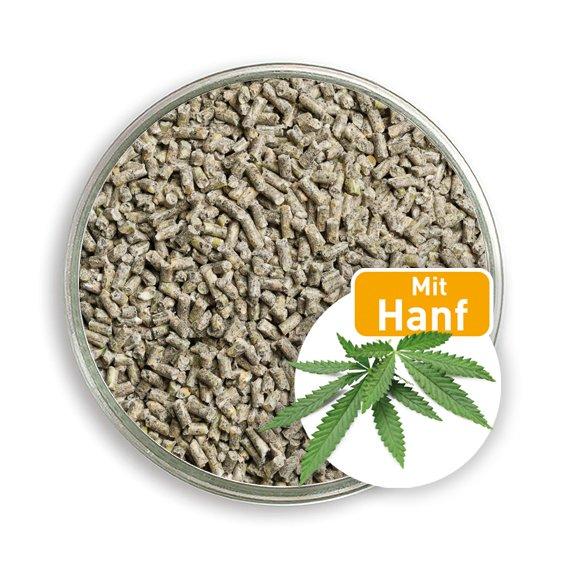 Bio Hühnerfutter Pellets ohne Soja mit Hanf, in der Petrischale 