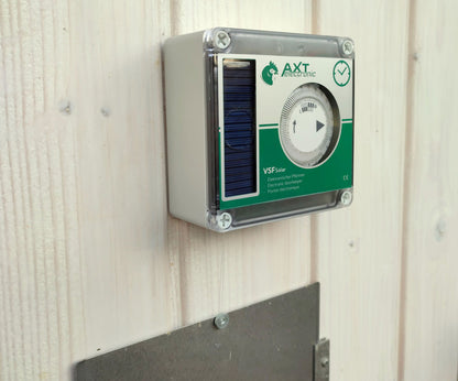 Axt Automatische Solar-Hühnerklappe VSF, am Stall