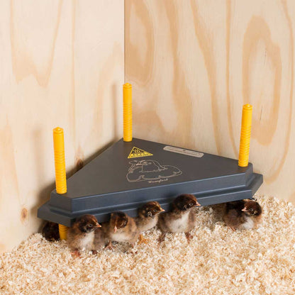 Kükenwärmeplatten Dreieck 30 / 40 cm – platzsparend für die Ecke